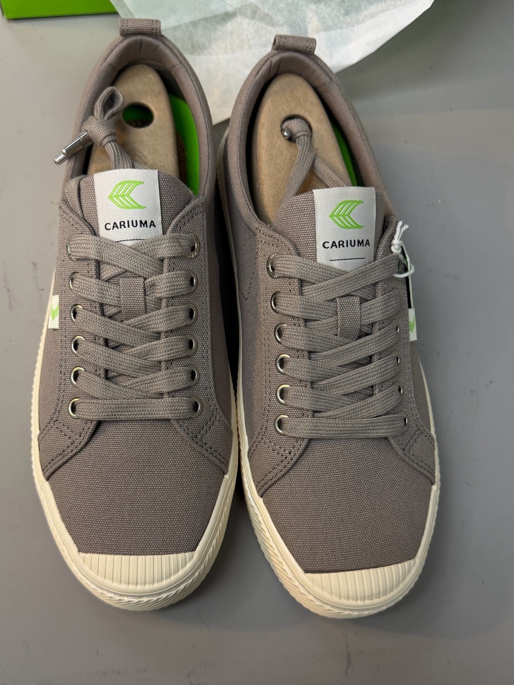 Cariuma OCA Low Canvas Sneaker in Mystic Grey men’s 9 ladies 10.5